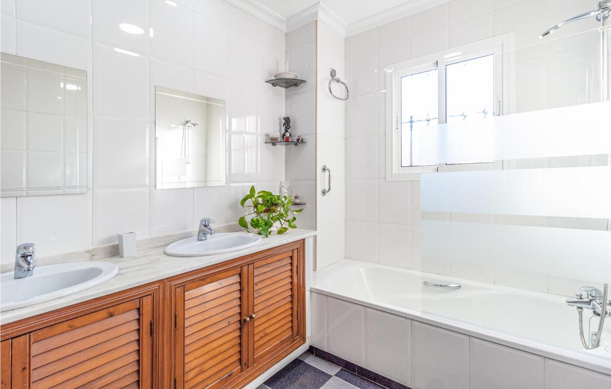 Stunning Home In Mlaga With 2 Bedrooms And Wifi Málaga Eksteriør bilde